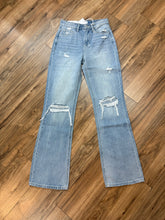 The MaryAnn 90s Easy Fit Light Wash Jeans