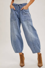 DENIM MID-WAIST DRAWSTRINGS BARREL JEANS LIGHT WASH