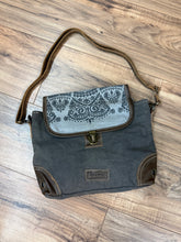Canvas tote bag with leather accents