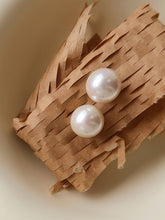 Amrae 18K Classic Pearl and Yellow Gold Non-Tarnish Stud Earrings