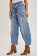 DENIM MID-WAIST DRAWSTRINGS BARREL JEANS LIGHT WASH