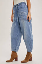 DENIM MID-WAIST DRAWSTRINGS BARREL JEANS LIGHT WASH