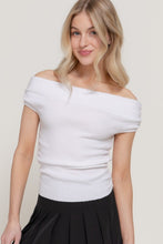 Shoulder Show Knit Top