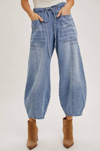 DENIM MID-WAIST DRAWSTRINGS BARREL JEANS LIGHT WASH