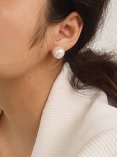 Amrae 18K Classic Pearl and Yellow Gold Non-Tarnish Stud Earrings