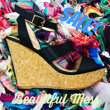 Essential Wedge in Black