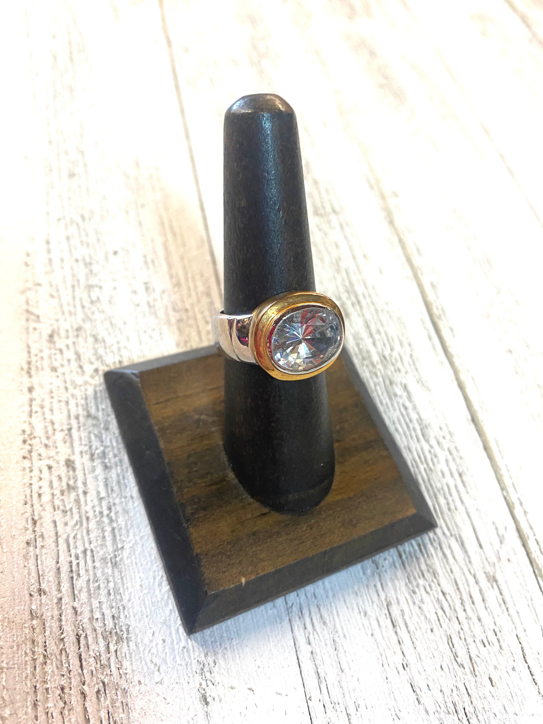 Two-tone clear stone ring